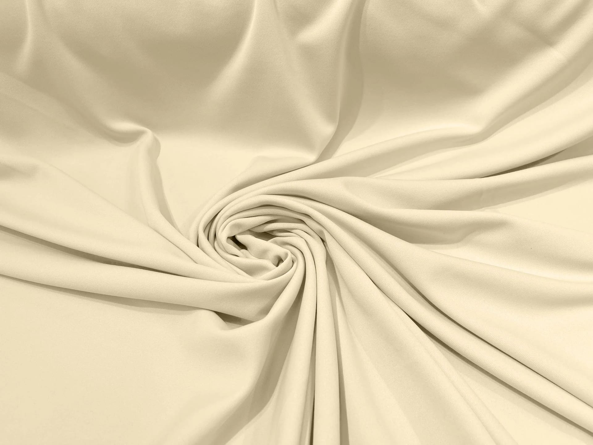 Kreukvrije stoffen: De beste keuzes voor onderhoudsvrije kleding